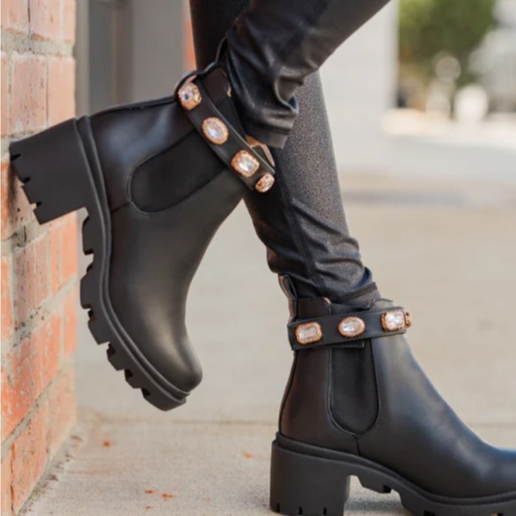 Steve Madden Lug Boots 8.5 Black Amulet - Picture 1 of 8